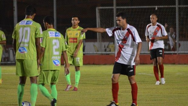 Estanciano n�o suportou a press�o do River (Foto: Felipe Martins/GLOBOESPORTE.COM/SE)